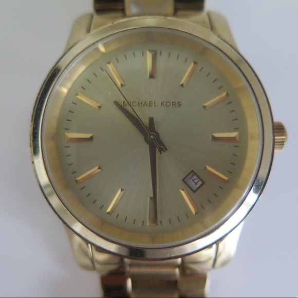 Michael Kors Jet Set Watch - Picture 3 of 6